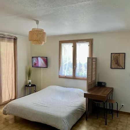 - Les Bains Apartment *